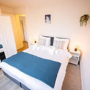 Magnificent Two Bedroom - Sd23m Apartment